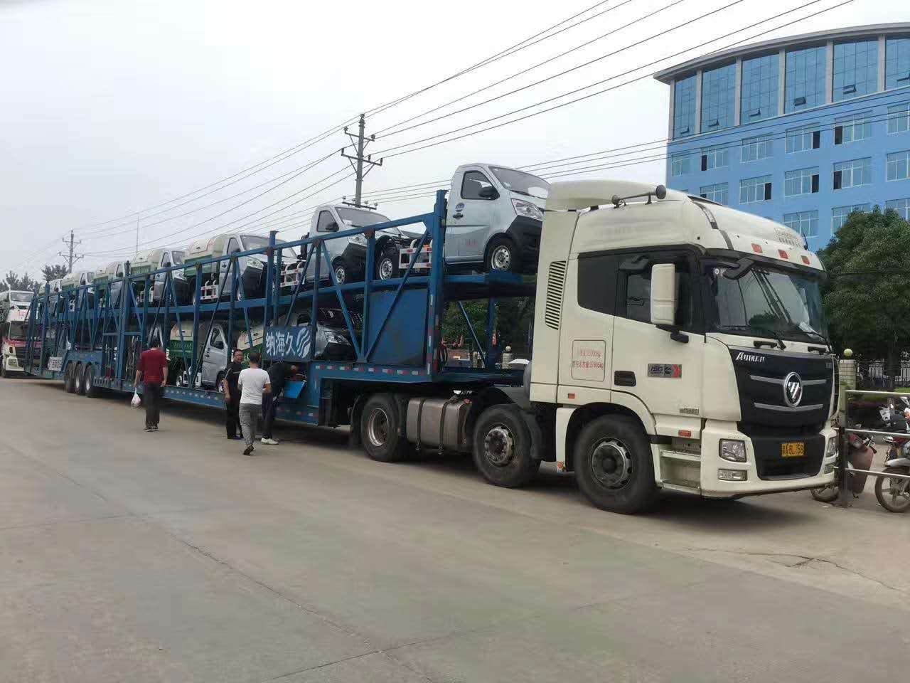 長(zhǎng)安勾臂式垃圾車(chē)