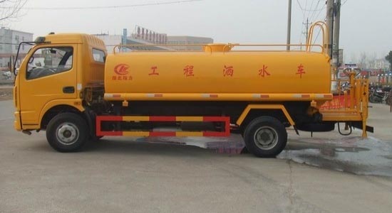 東風(fēng)多利卡灑水車