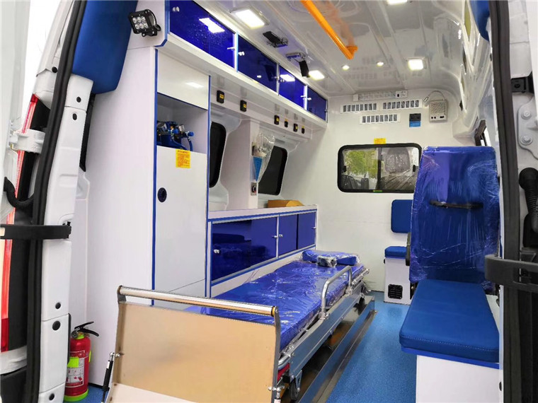 福特新全順V362救護(hù)車(chē)(中軸中頂)圖片5