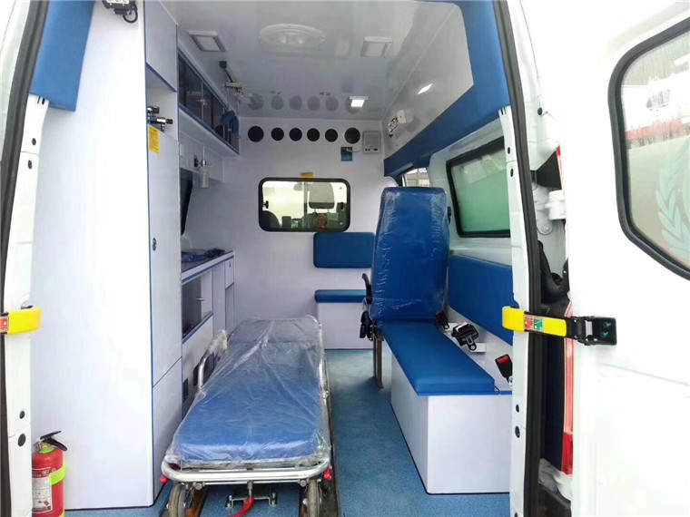 福特新全順V362救護(hù)車(chē)(中軸中頂)圖片4