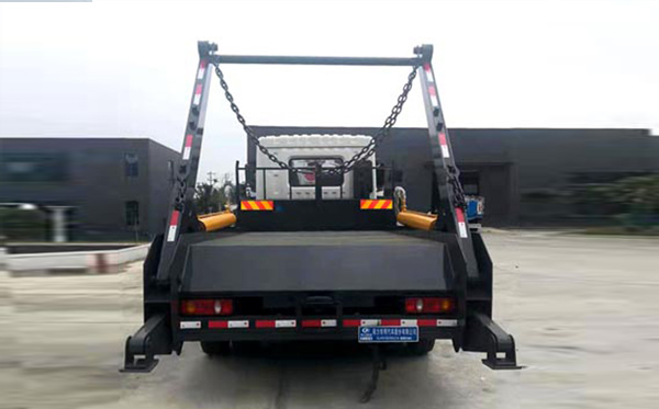 東風(fēng)國(guó)六擺臂式垃圾車(chē)圖片2