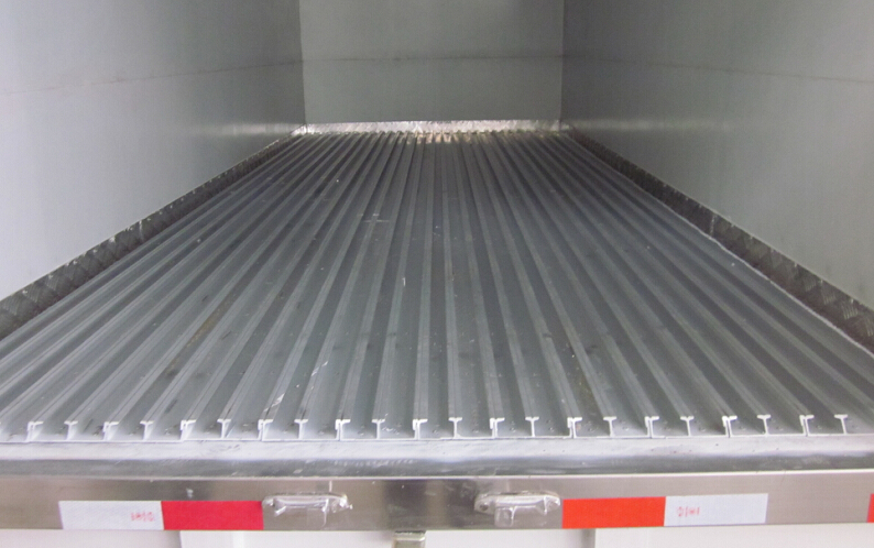 <a href=http://www.877524.com/lcc/ target=_blank class=infotextkey>冷藏車</a>通風(fēng)槽,冷藏車地板通風(fēng)槽圖片