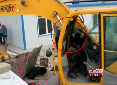 事故中不幸遇難的兩個人（圖左為李寶林，圖右為挖土機(jī)司機(jī)）。