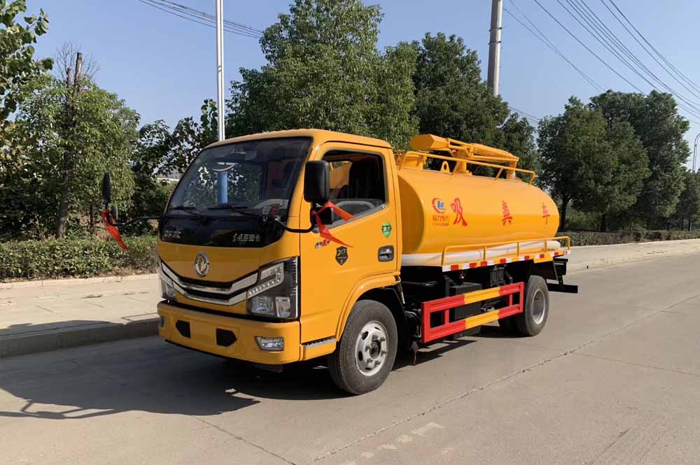 東風(fēng)多利卡國(guó)六5方吸糞車(chē)